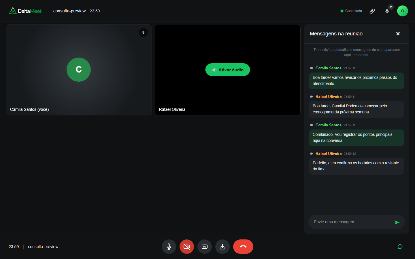 Tela de uma videochamada no DeltaMeet, com transcrição e chat ao vivo no painel lateral